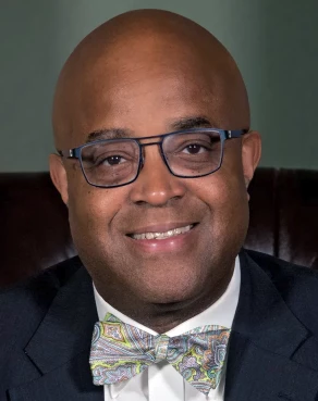A headshot of Edmond Mayor Darrell Davis